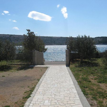 Apartments Frane-20M From Beach Barbat na Rabu Exterior photo